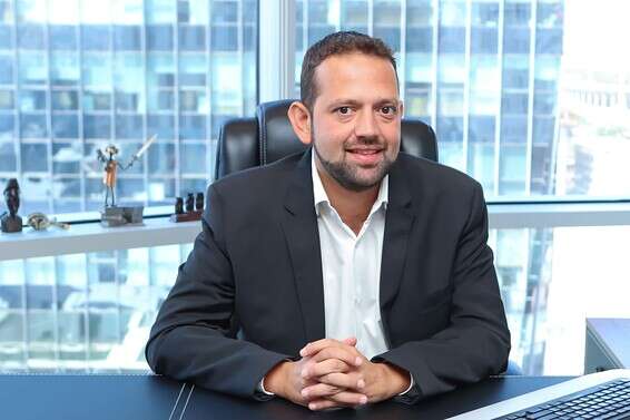 "את הרב טיילור מייצג עו"ד אילון עישר, ממשרד סימון, עישר, דסקל ושות' // צילום: בר פינקלשטיין